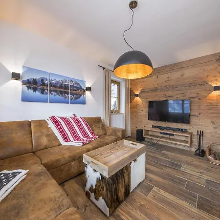 Chalet By The Skiing Area In Neukirchen With Sauna Neukirchen am Großvenediger Exterior photo